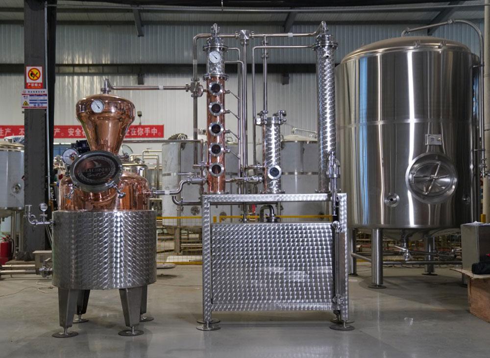 <b>Small red copper distillery system 200 </b>